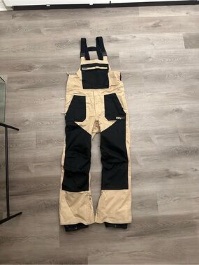 Men's ThrityTwo Tan and Black Bib Snowboard Shell